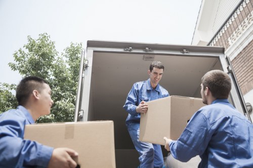 Commercial removal support for a business move